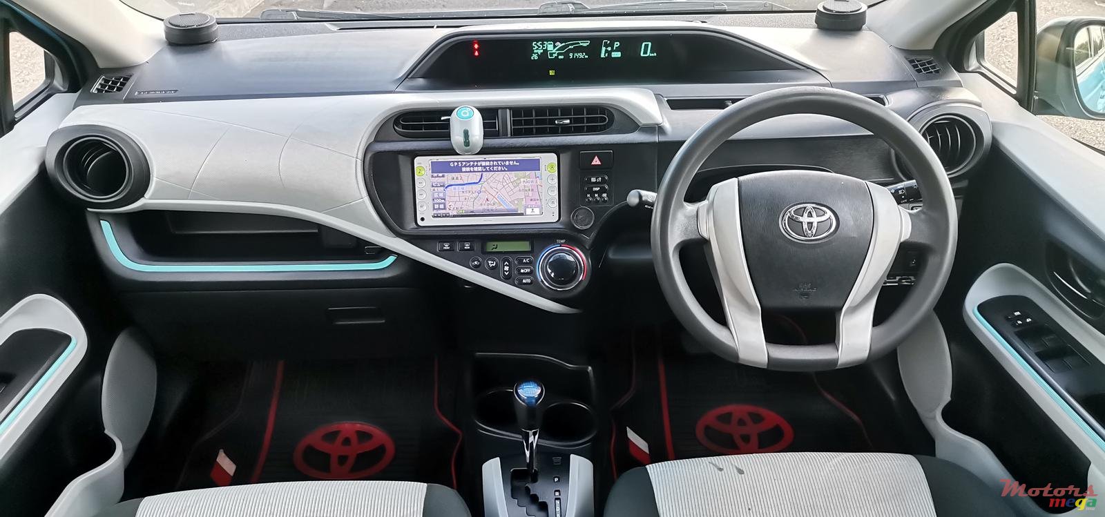 2012' Toyota Aqua photo #6