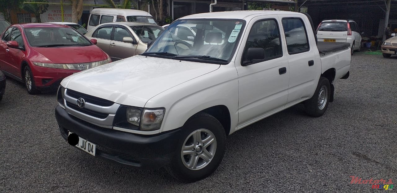 2004' Toyota Hilux photo #3