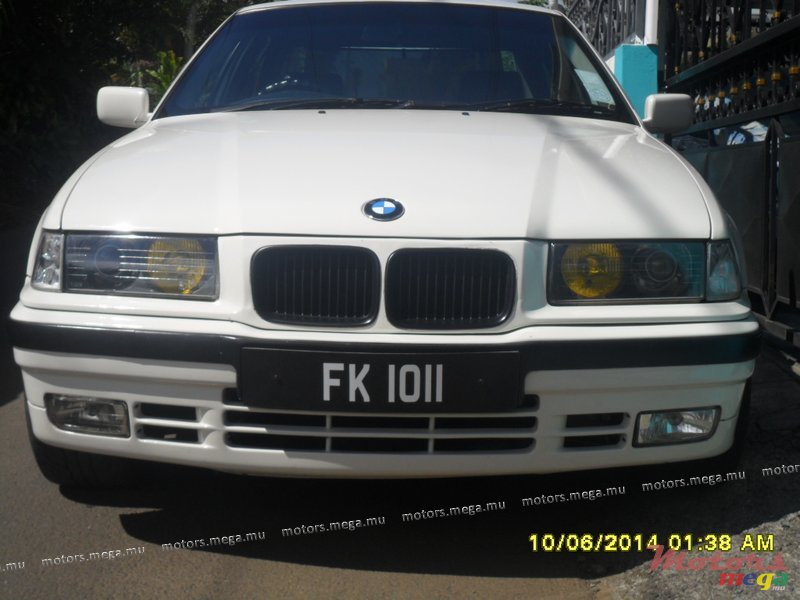 1992' BMW 3 Series Sedan photo #1