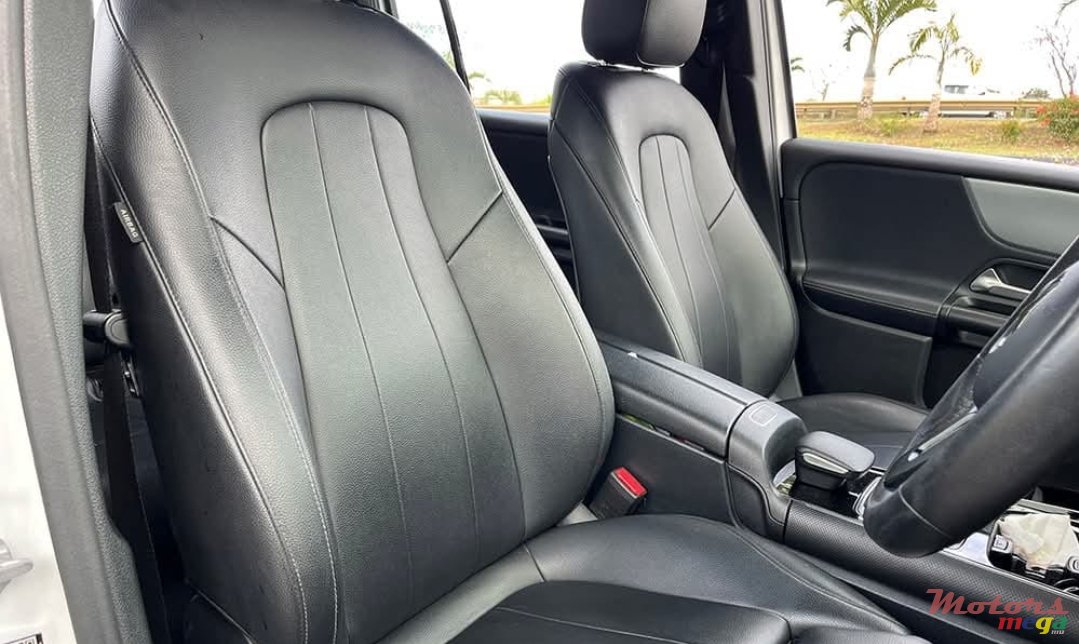 2020' Mercedes-Benz GLB 200 photo #5