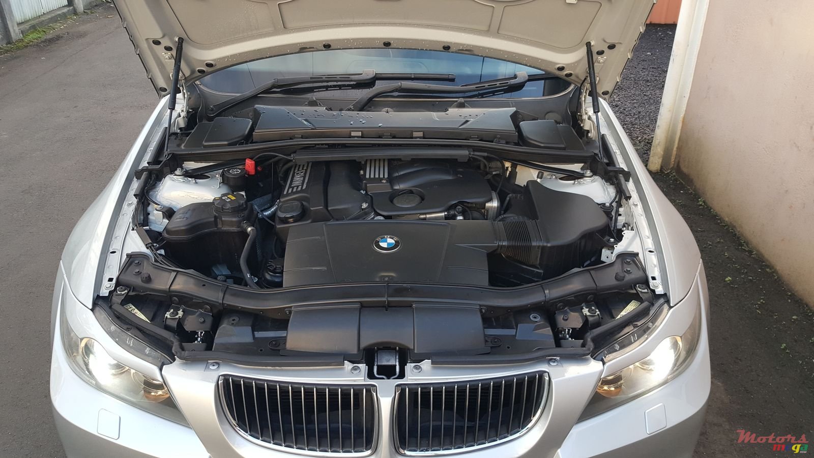 2008' BMW 320i photo #6