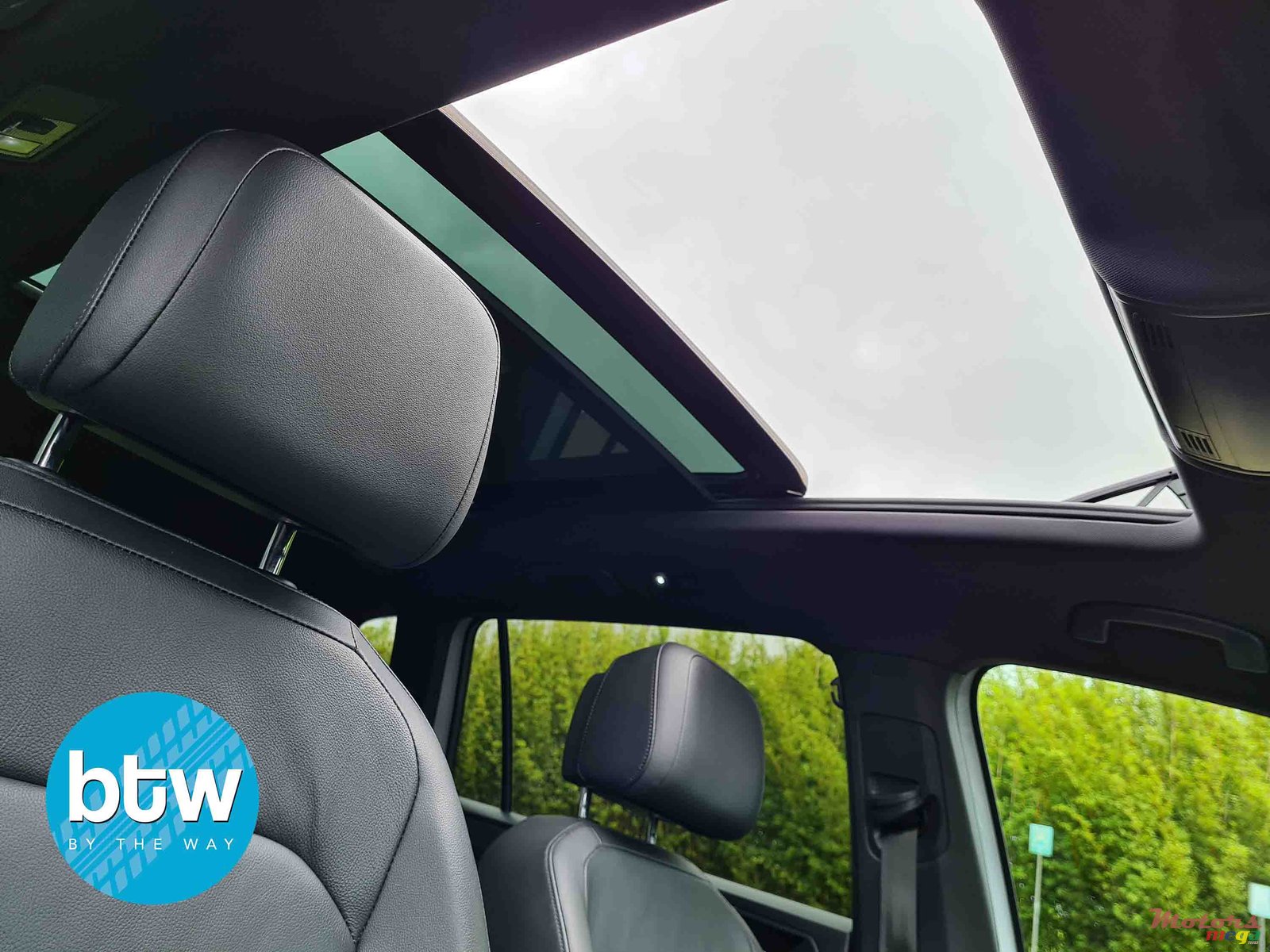 2019' Volkswagen Tiguan photo #7