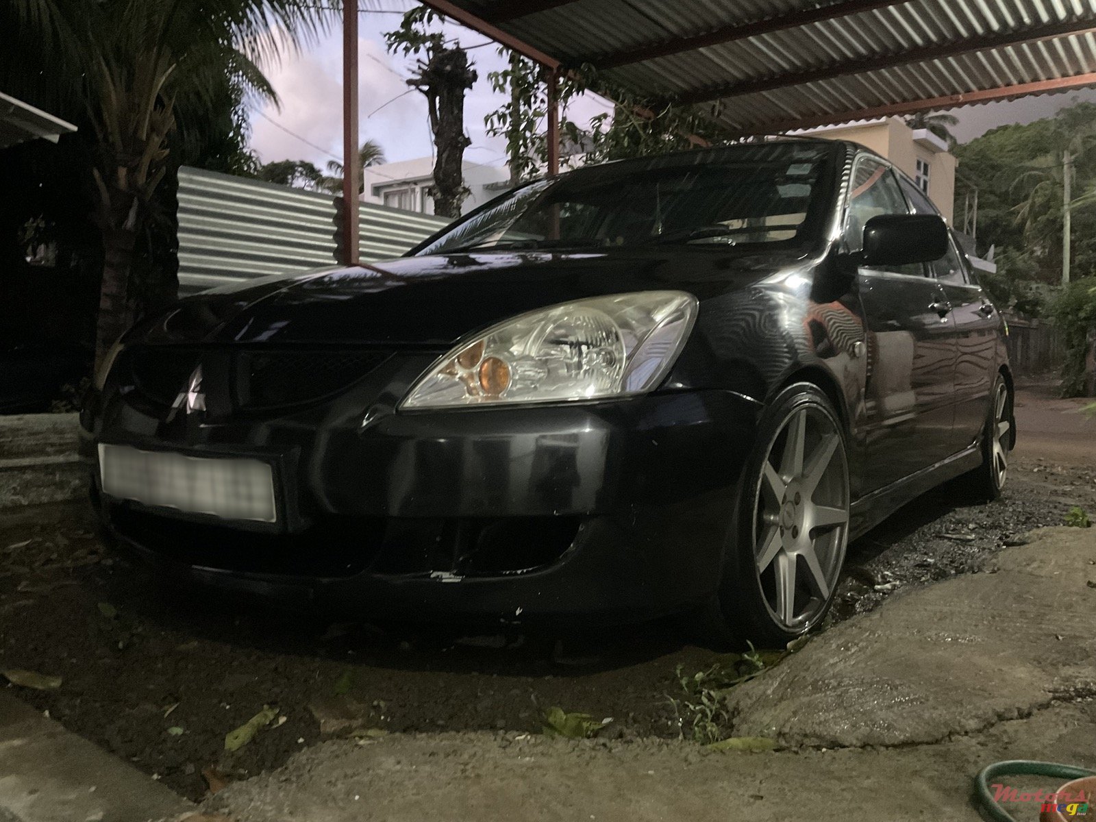 2005' Mitsubishi Lancer photo #2