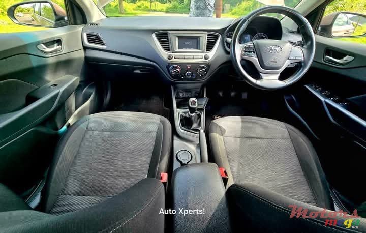 2019' Hyundai Accent photo #5