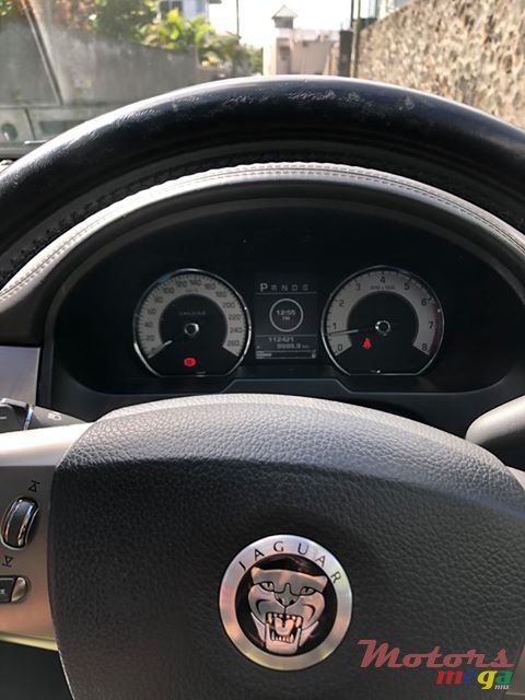 2010' Jaguar XF photo #5