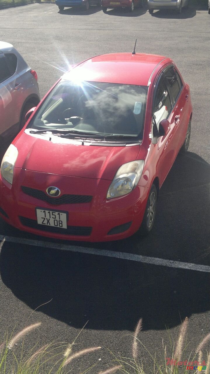 2008' Toyota Vitz photo #2
