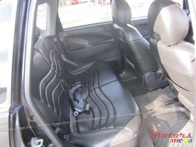 2005' Mitsubishi Colt photo #6