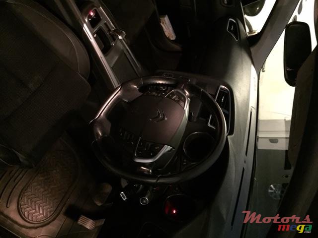 2011' Citroen C4 exlusive photo #2