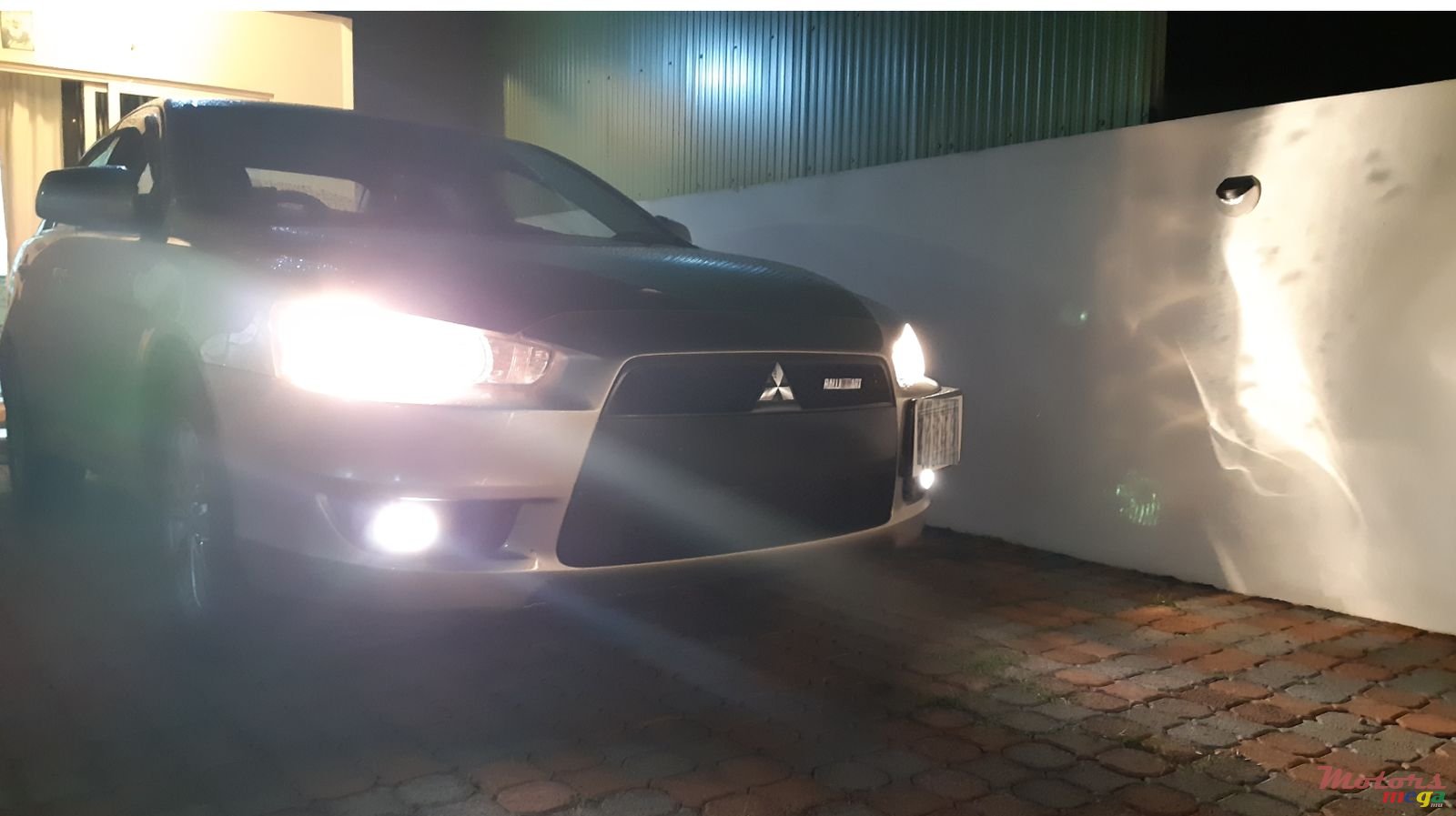 2010' Mitsubishi Lancer EX photo #2