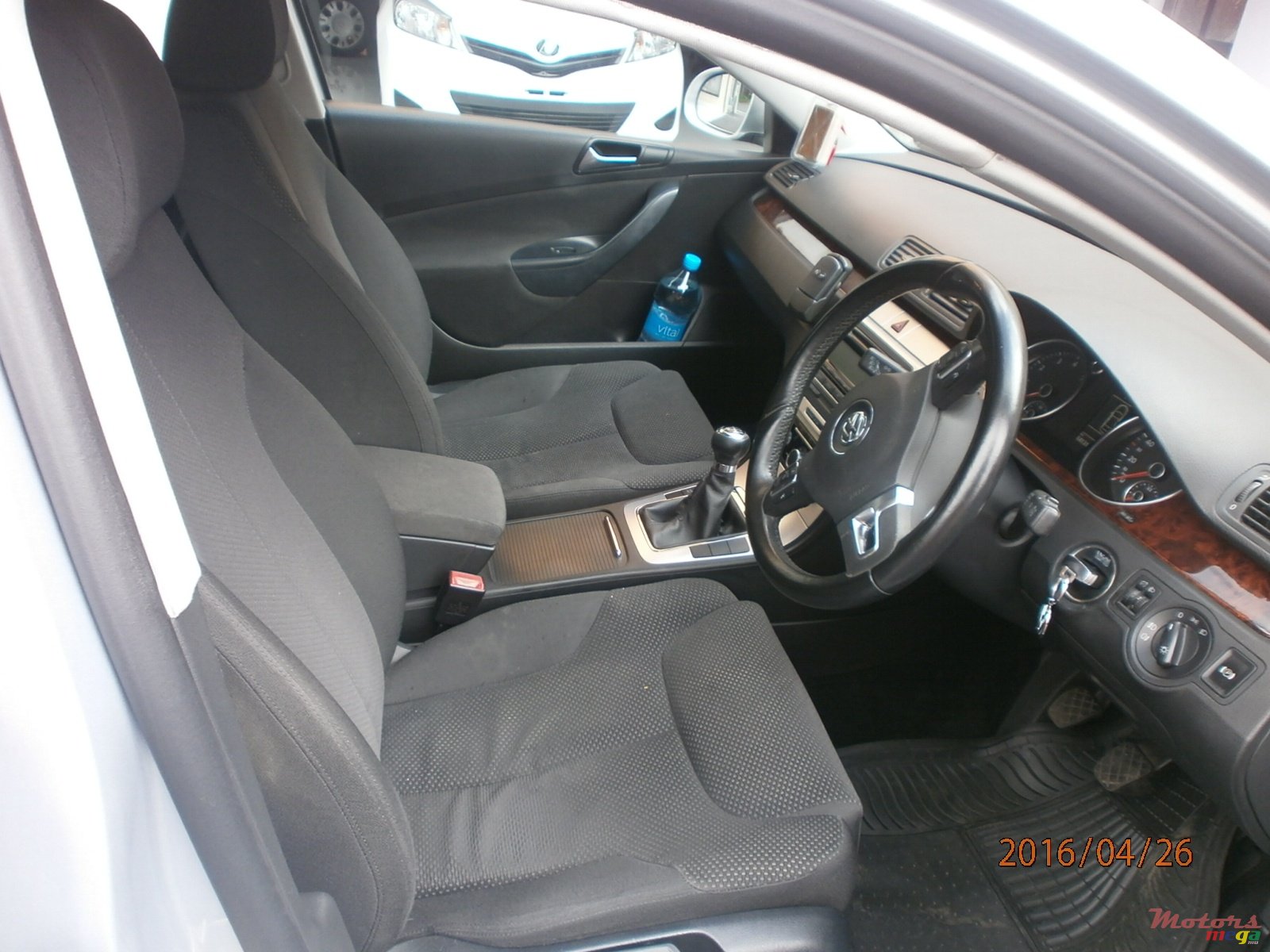 2011' Volkswagen Passat photo #4