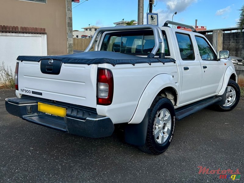 2019' Nissan Navara 2x4 photo #4