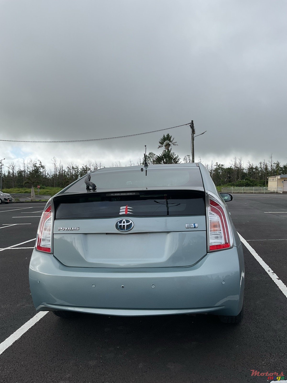 2012' Toyota Prius photo #2