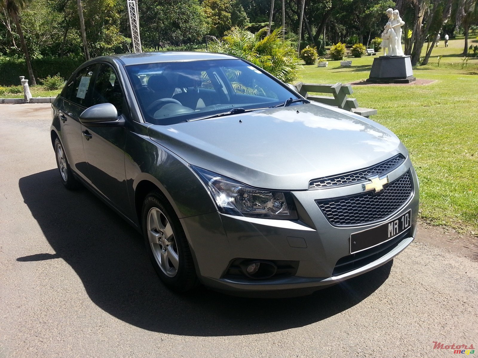 2010' Chevrolet Cruze photo #2