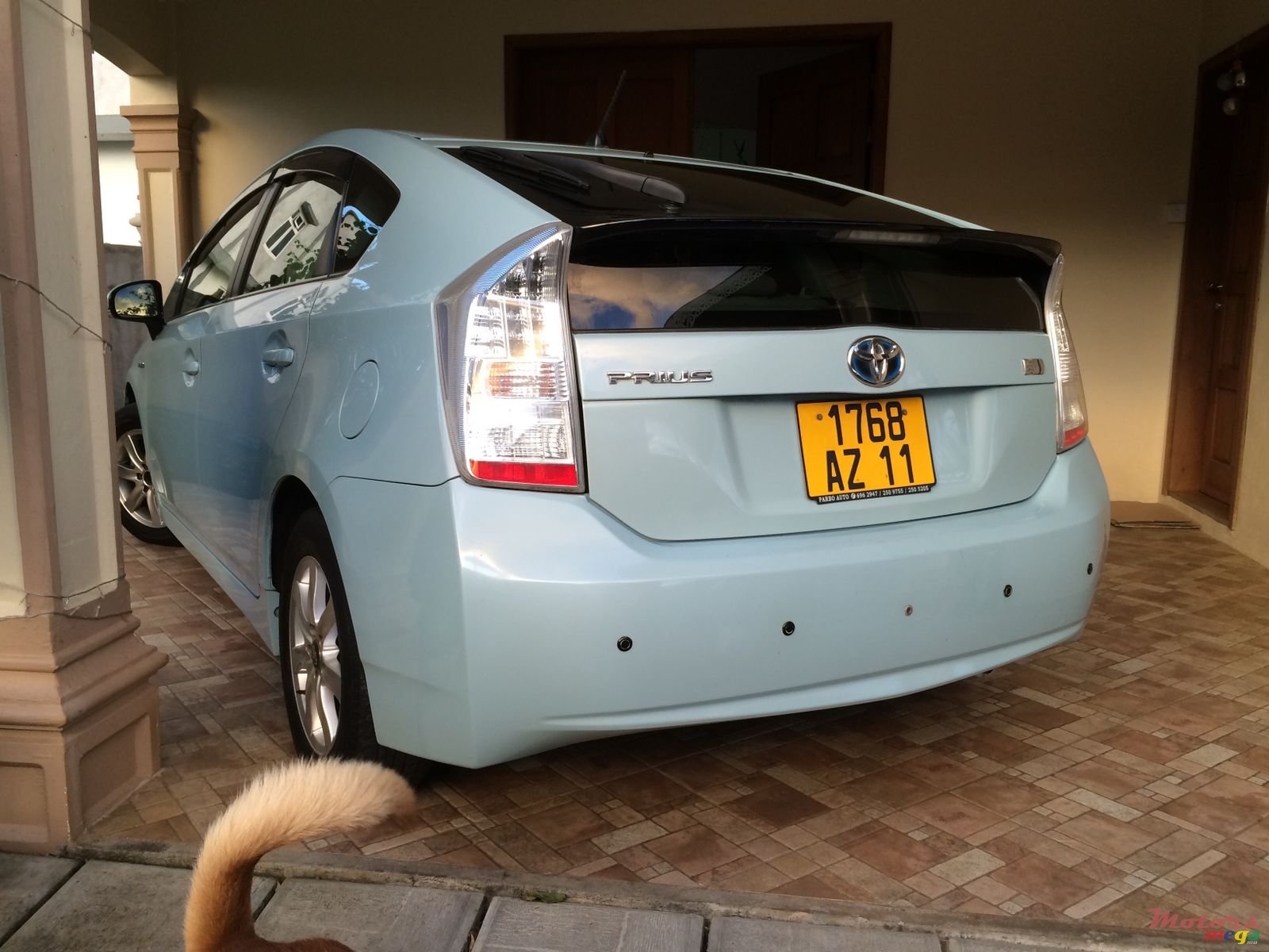 2011' Toyota Prius photo #2