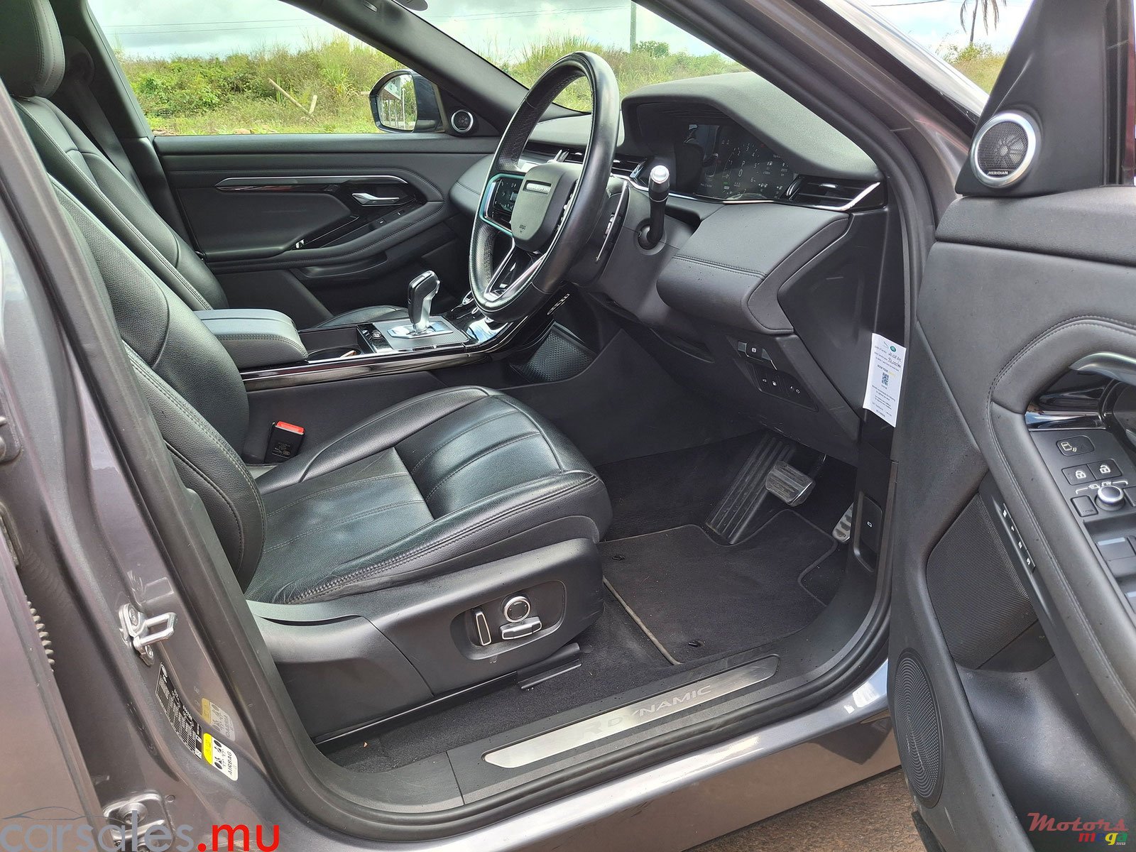 2021' Land Rover Range Rover Evoque P300e R-Dynamic photo #6