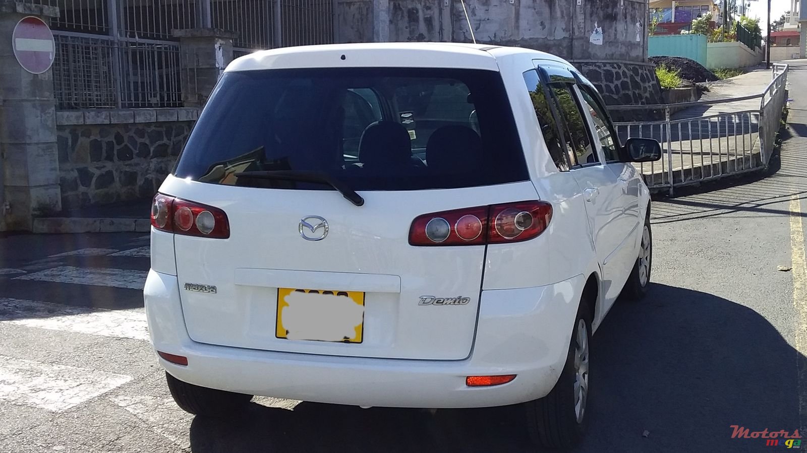 2005' Mazda Demio photo #3