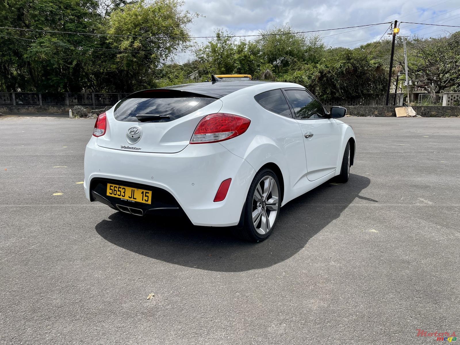 2015' Hyundai Veloster photo #2