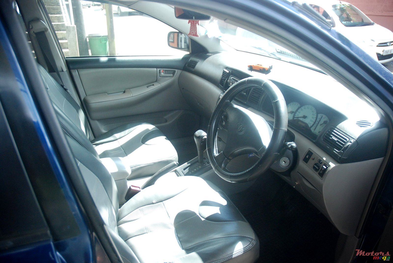 2002' Toyota Corolla photo #2