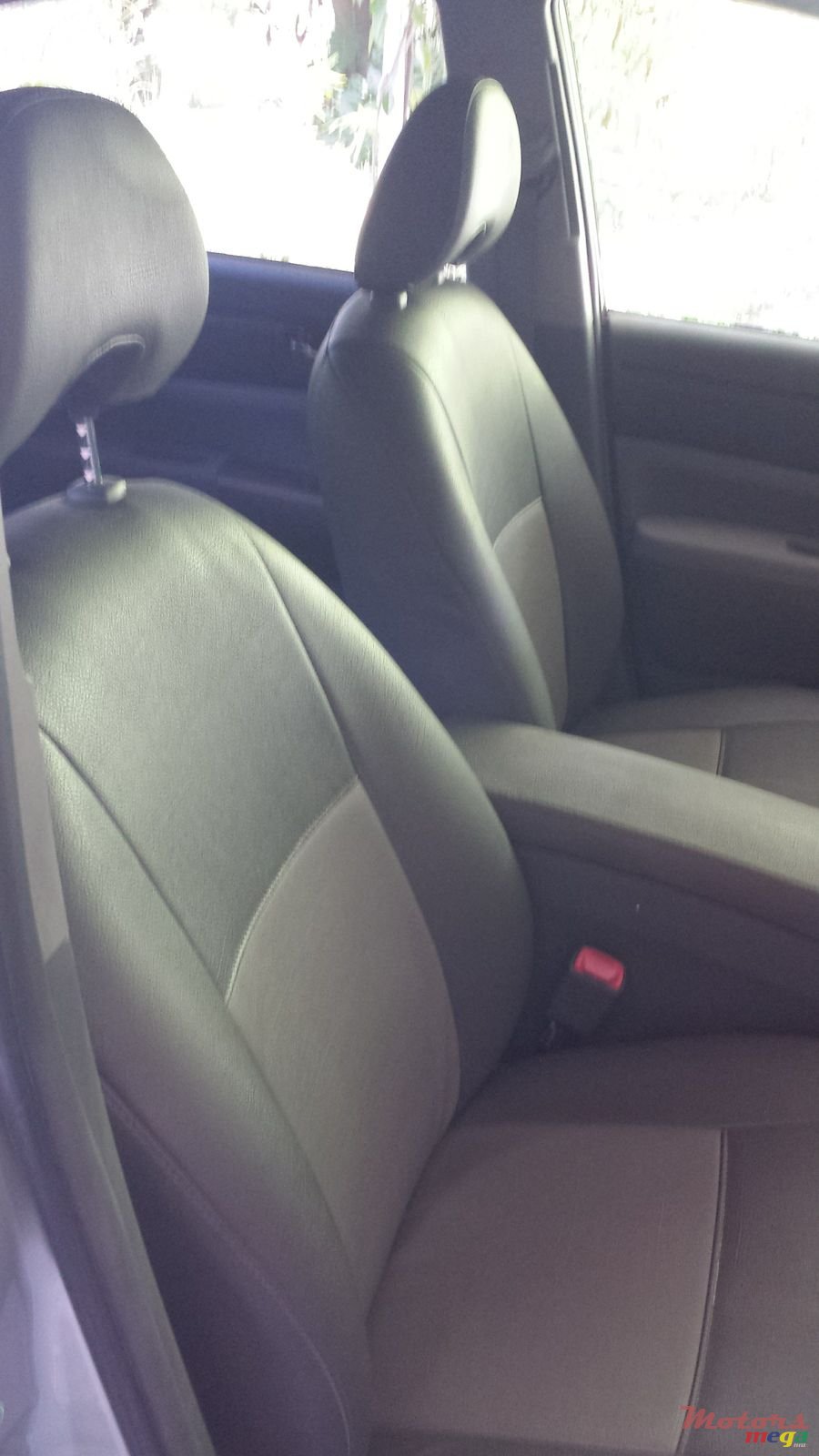 2010' Toyota Prius photo #3