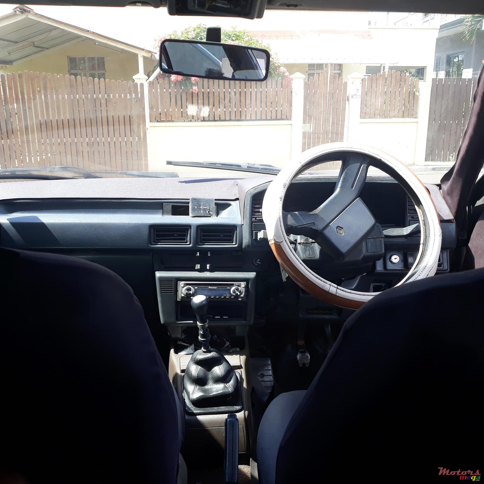 1989' Renault 19 photo #2