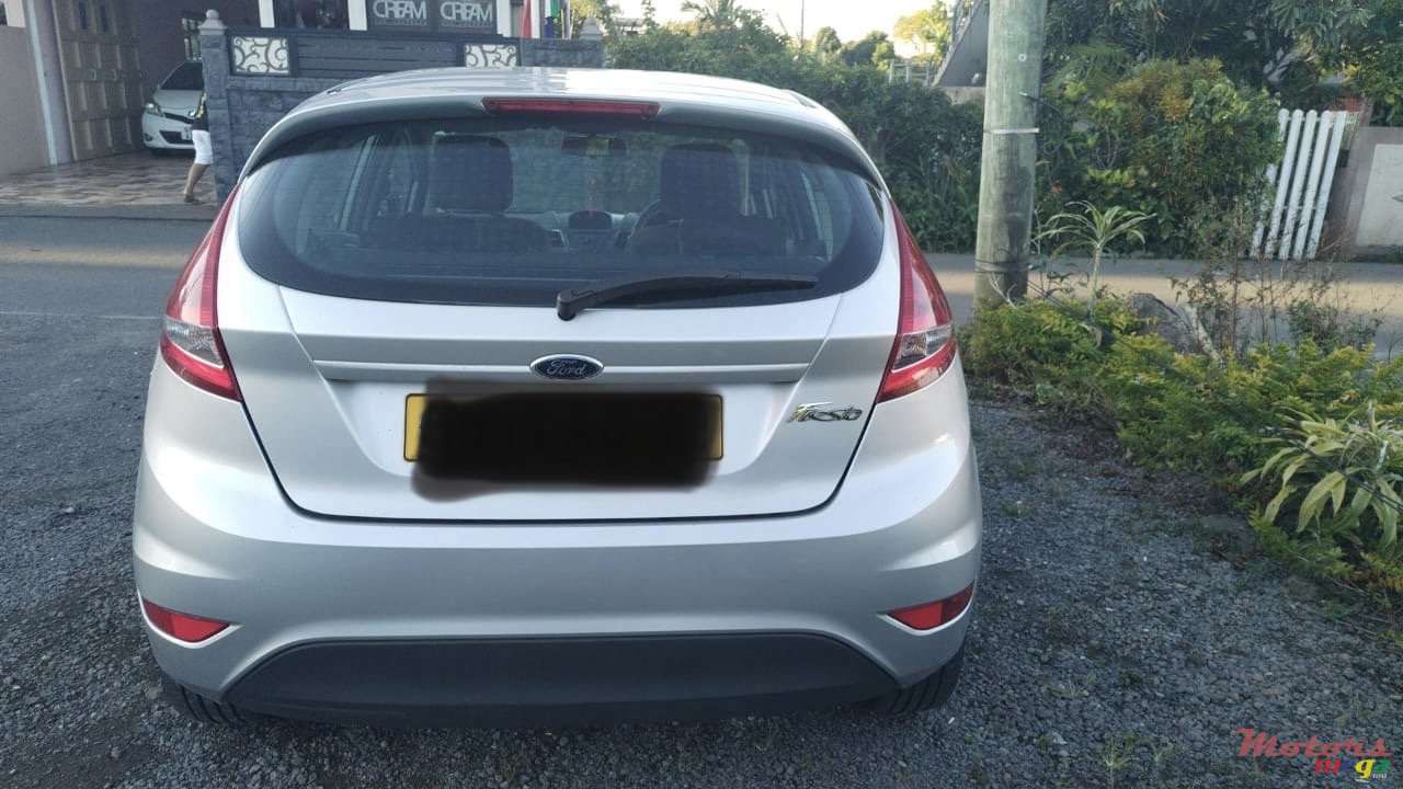 2012' Ford Fiesta photo #2