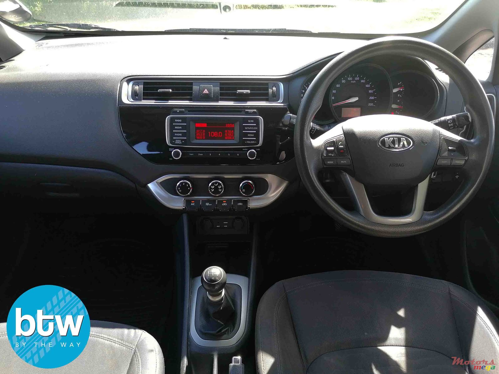 2015' Kia Rio photo #6