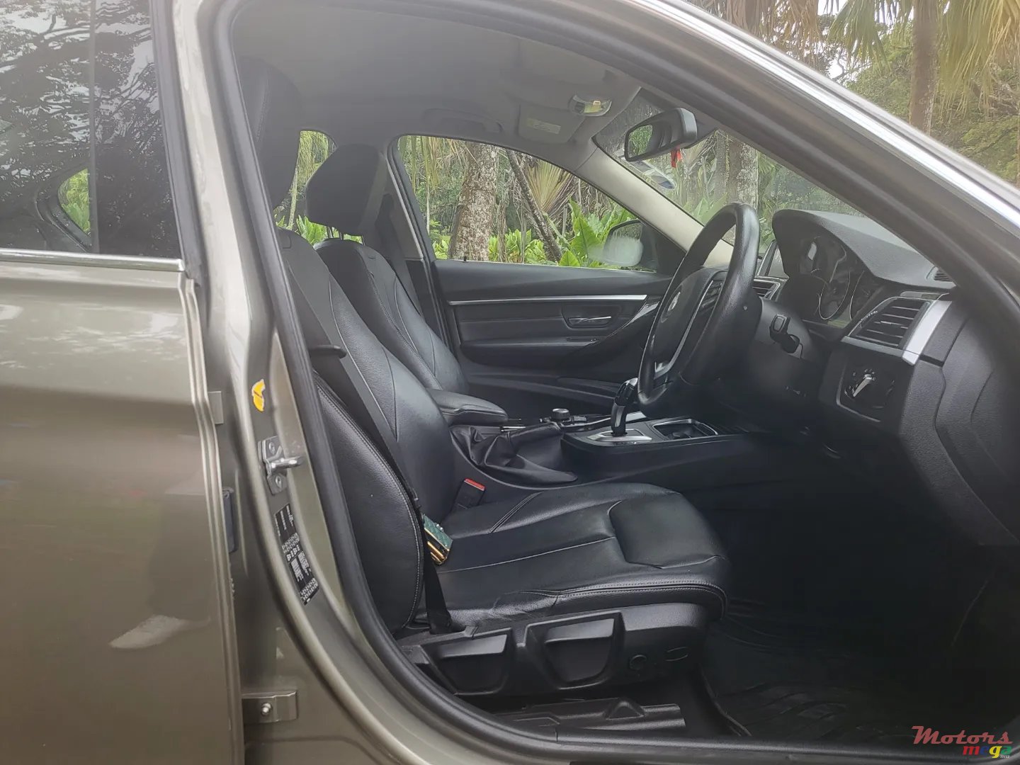 2016' BMW 3 Series Sedan photo #6