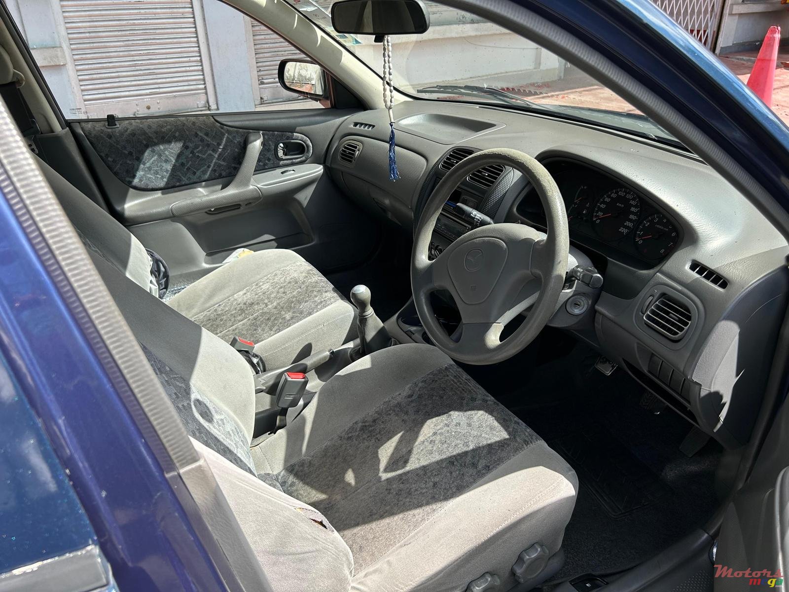 2000' Mazda 323 photo #4