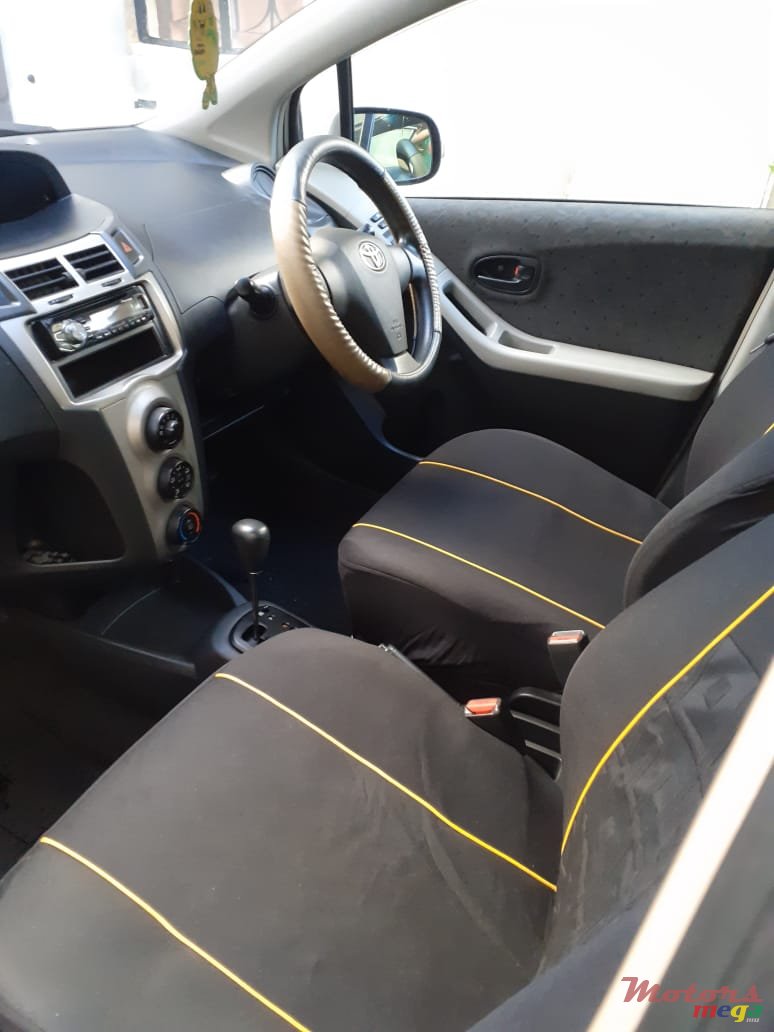 2010' Toyota Vitz photo #4