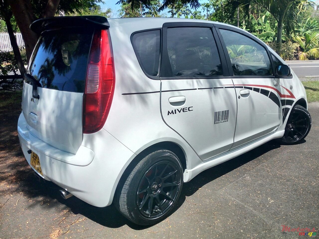 2003' Mitsubishi Colt photo #3