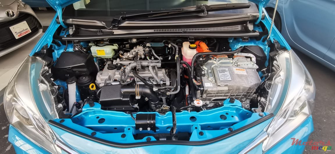 2017' Toyota Vitz photo #2