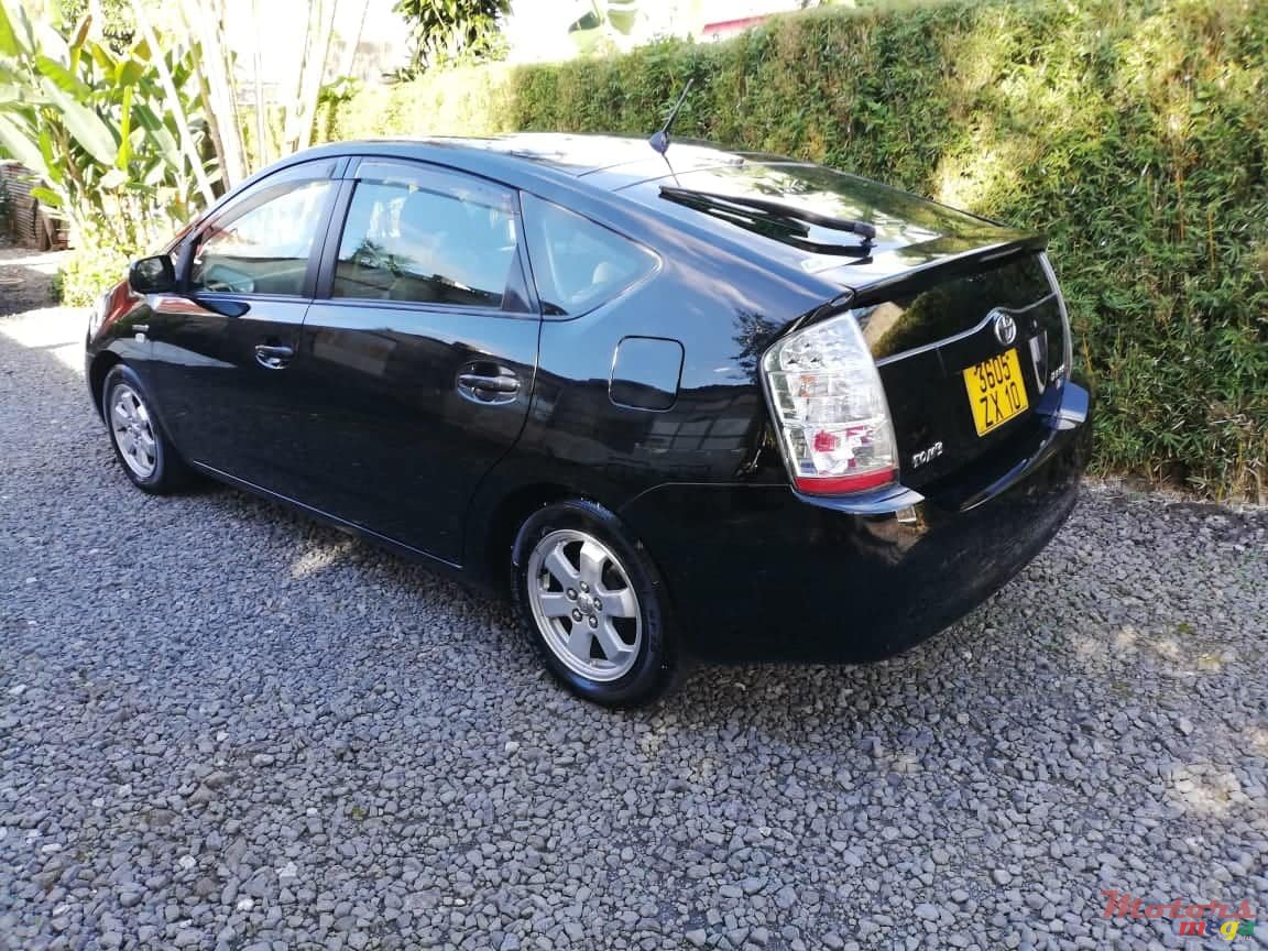 2010' Toyota Prius photo #4