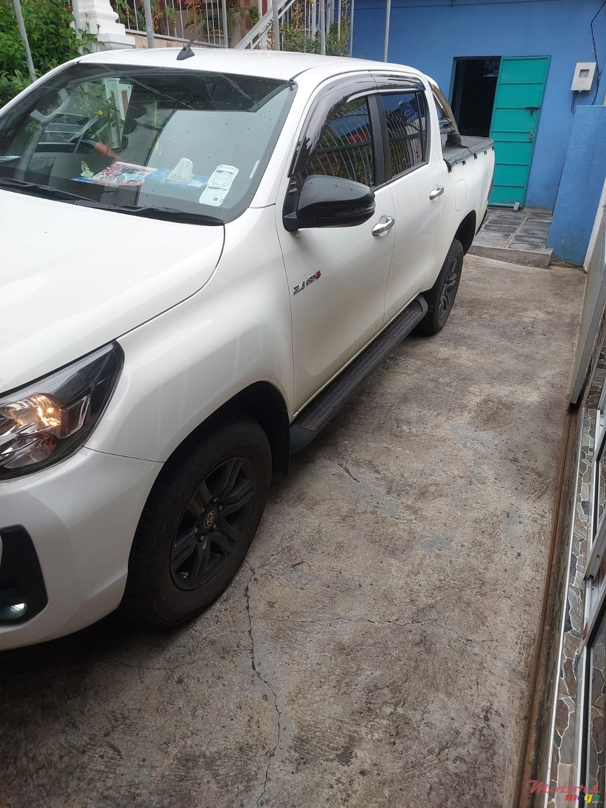 2022' Toyota Hilux photo #2