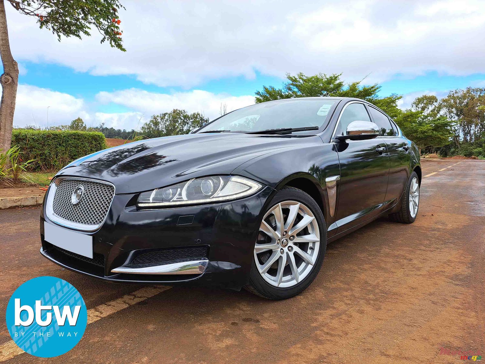 2013' Jaguar XF photo #2