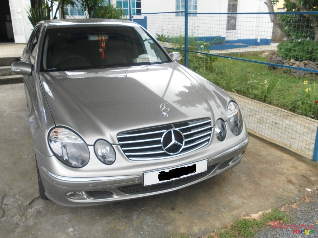 2003' Mercedes-Benz E-Class E CDI 270 photo #2