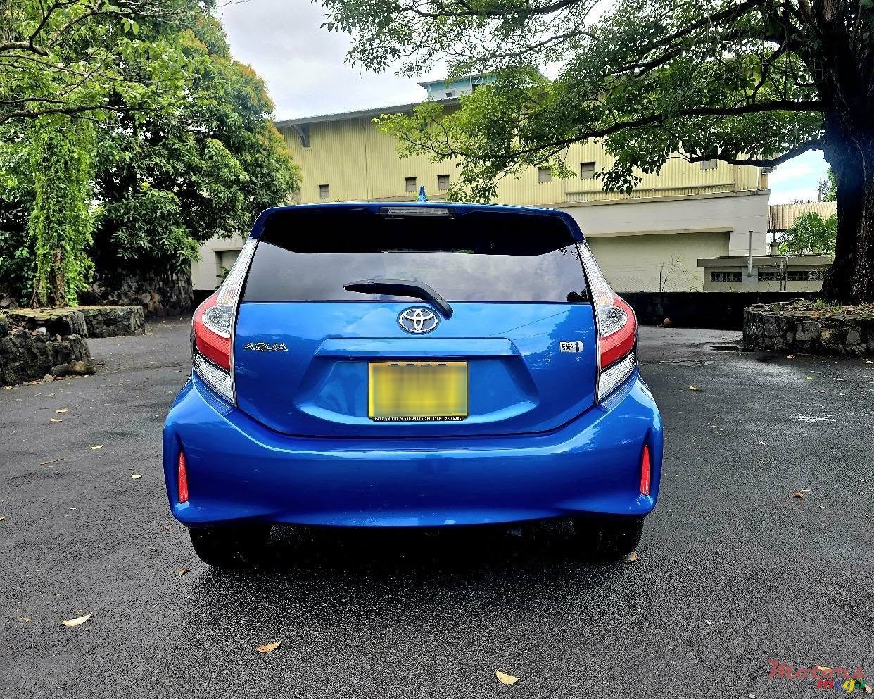 2017' Toyota Aqua photo #3