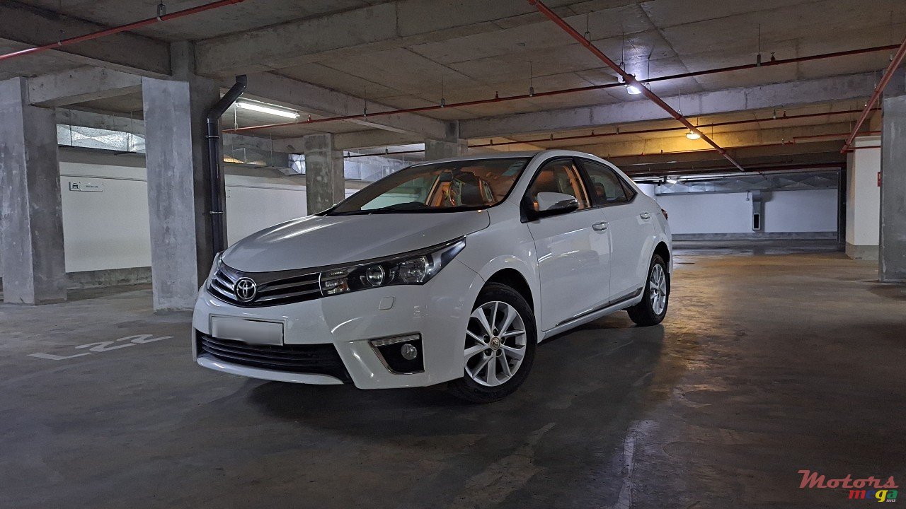 2015' Toyota Corolla Luxel photo #1