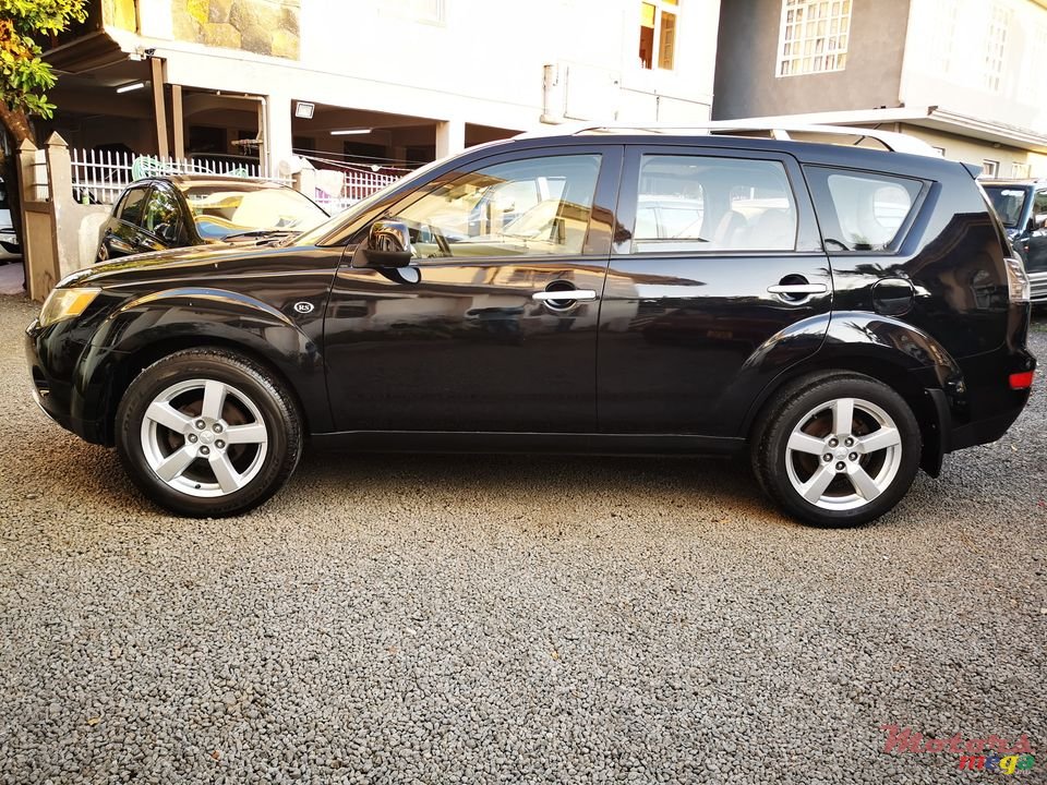 2008' Mitsubishi Outlander photo #3