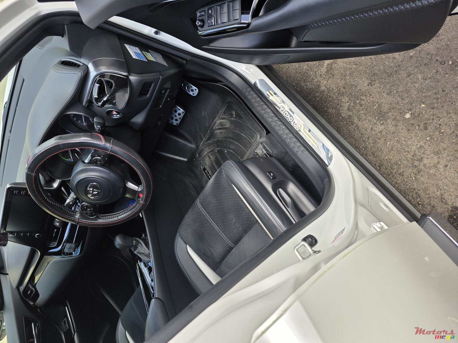 2020' Toyota C-HR GR sport s photo #1