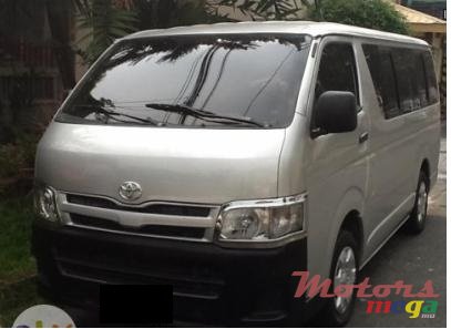 2006' Toyota HiAce photo #1