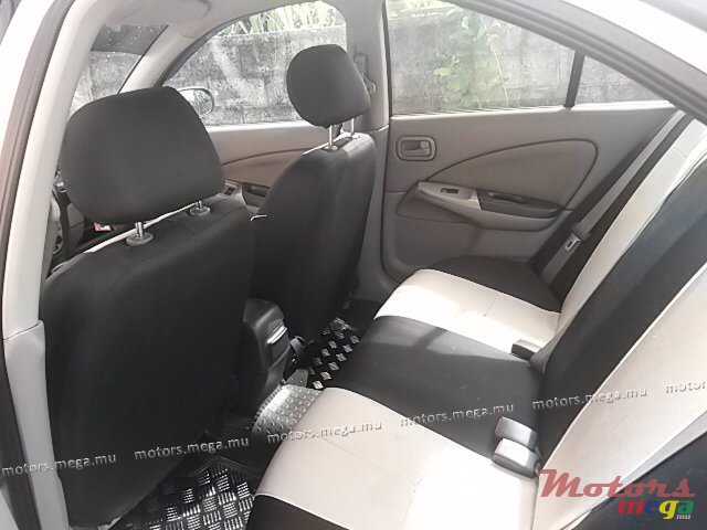 2002' Nissan Sunny photo #2