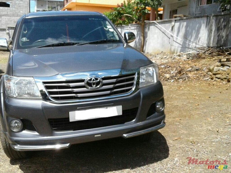 2013' Toyota Hilux 4x2 turbo photo #1