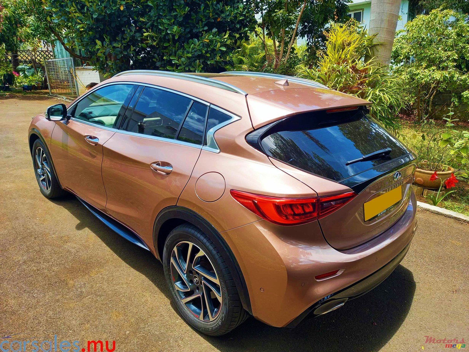 2018' Infiniti Q 30 1.6t Premium photo #3