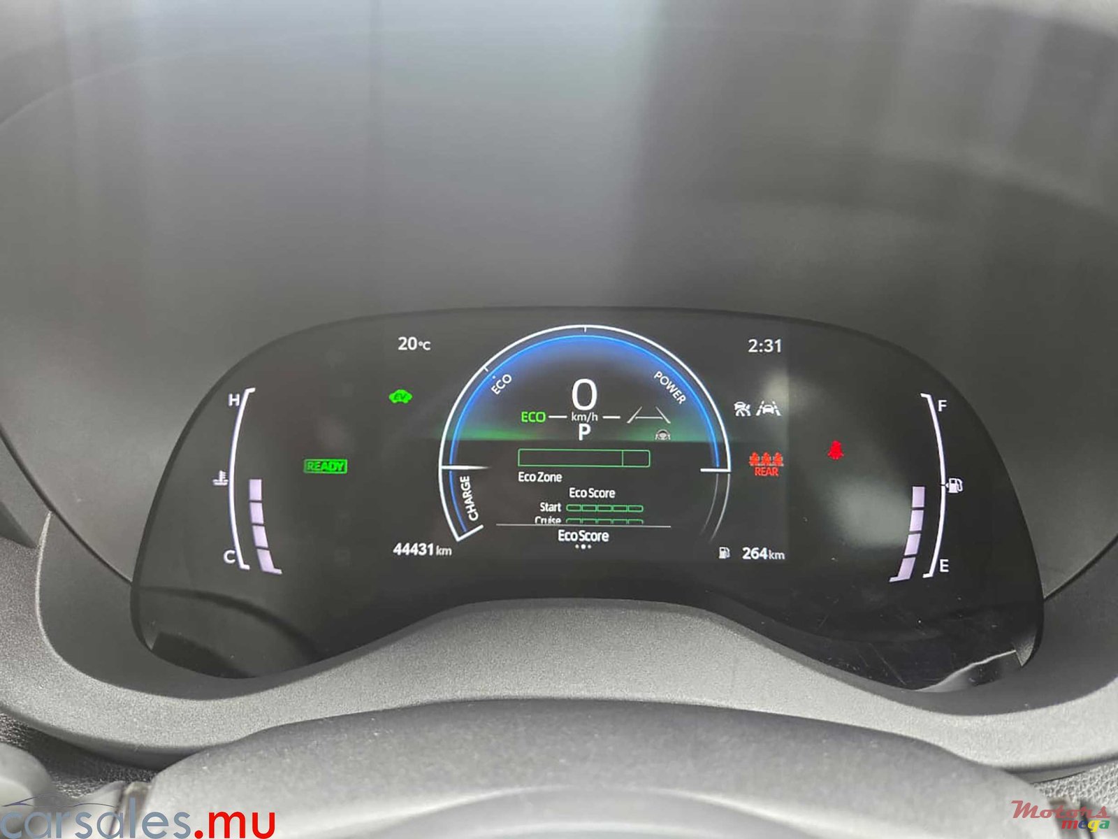 2024' Toyota Yaris Cross Z photo #7
