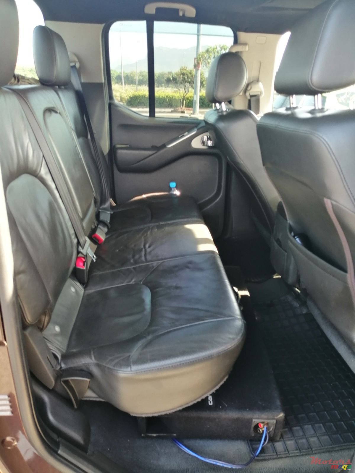 2009' Nissan Navara photo #7