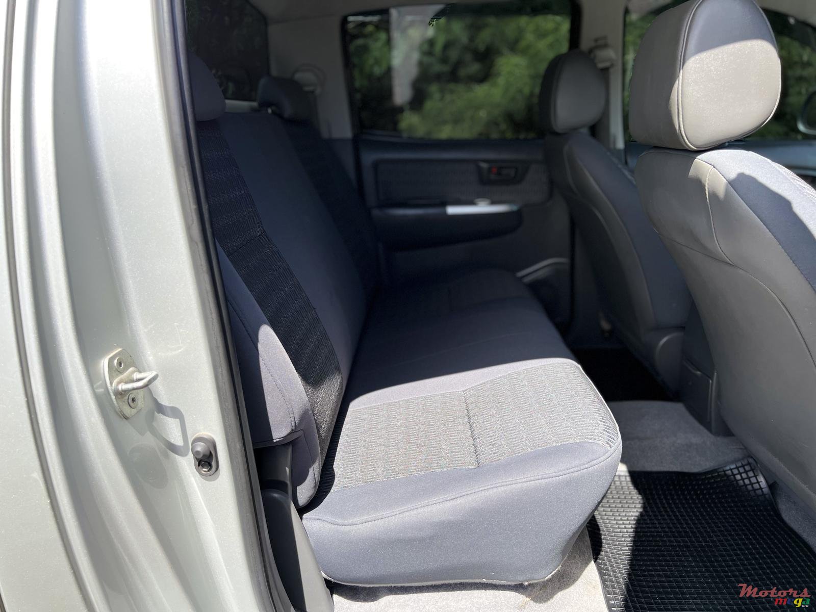 2012' Toyota photo #6