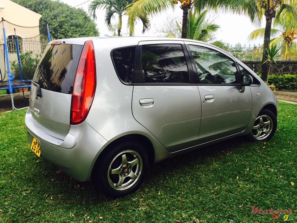 2004' Mitsubishi Colt photo #6