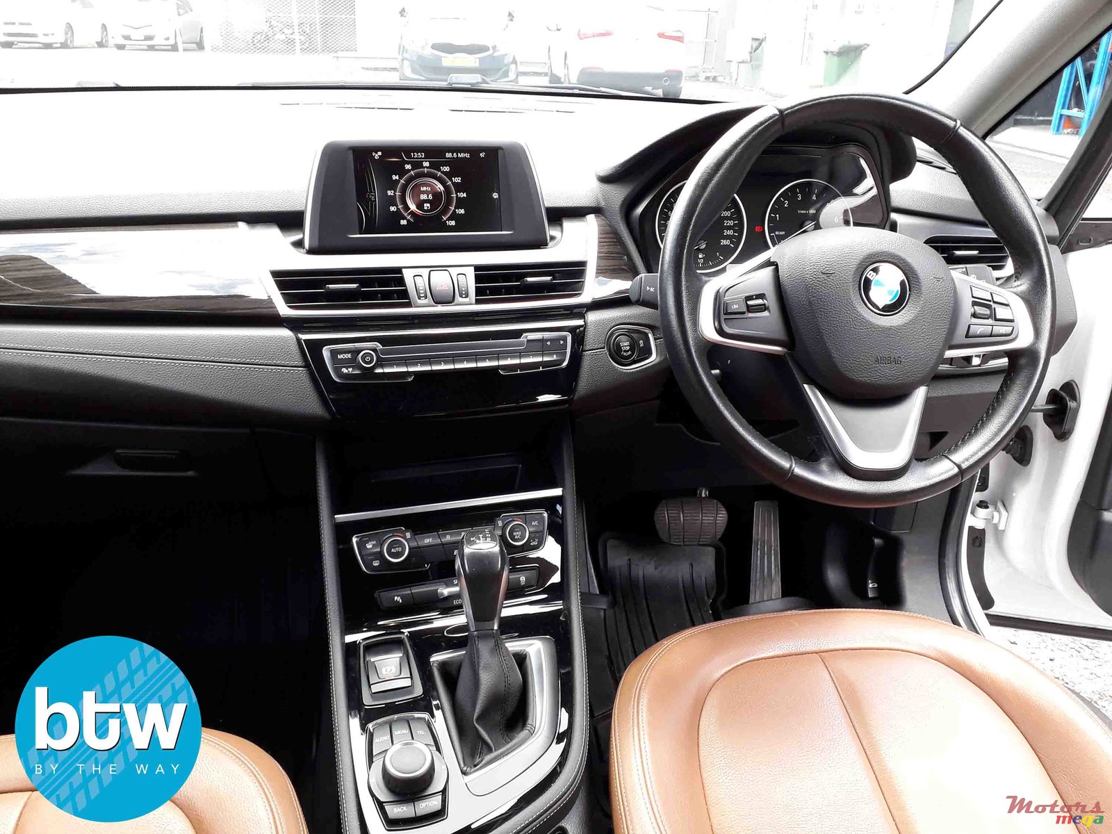 2015' BMW 2 Series 218i Gran Tourer photo #6