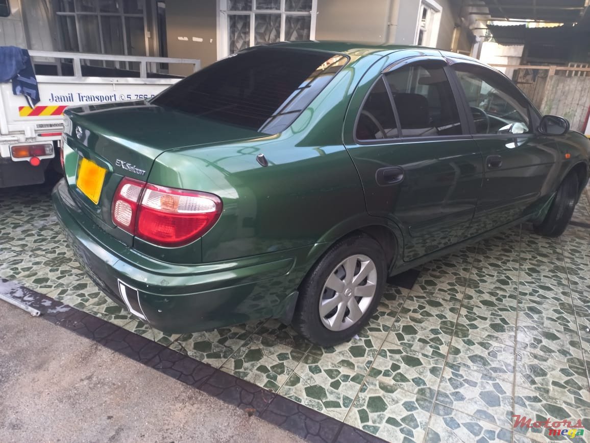 2001' Nissan Sunny photo #2