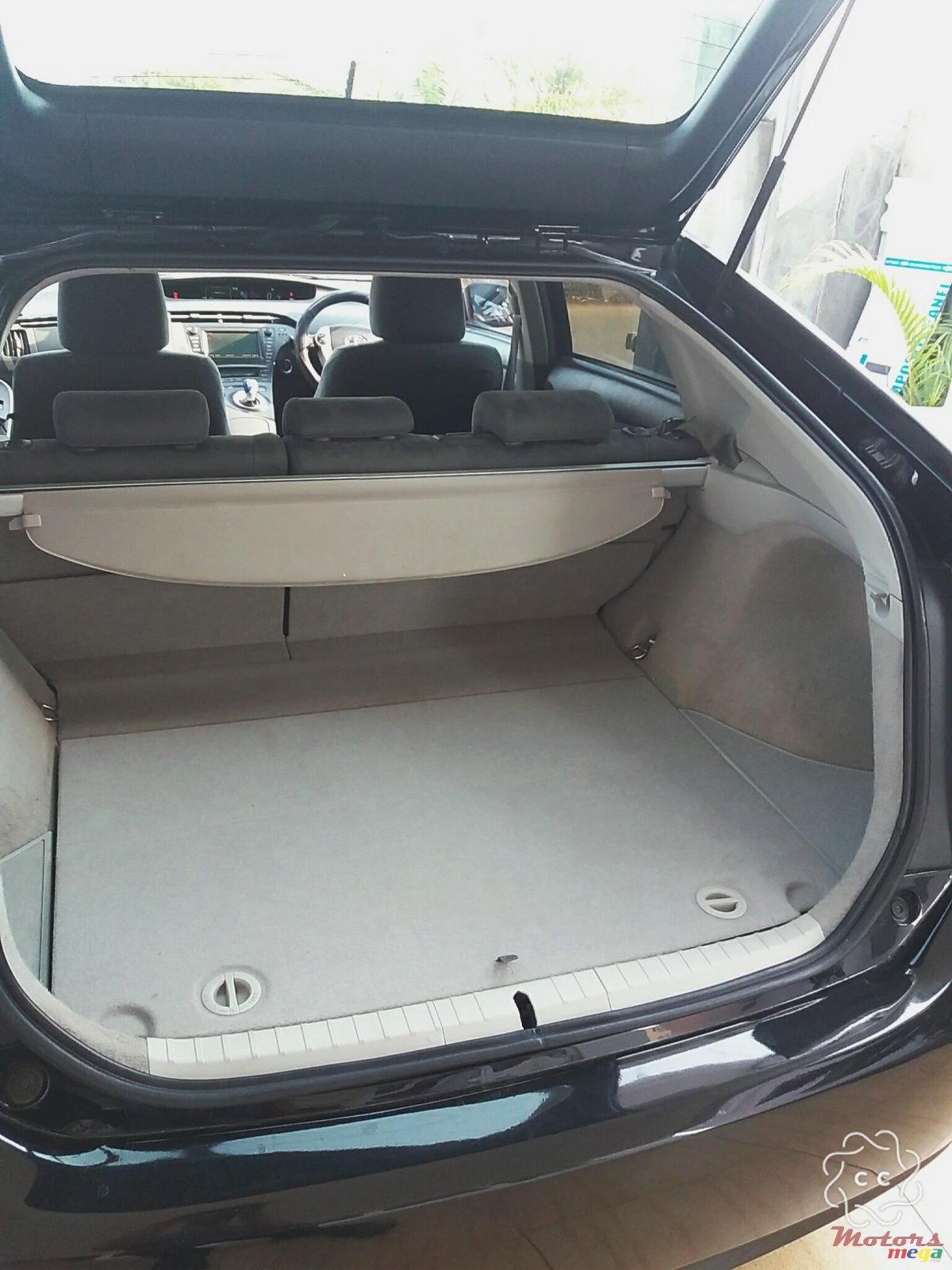 2010' Toyota Prius photo #4